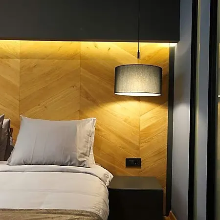 London 3* Skopje