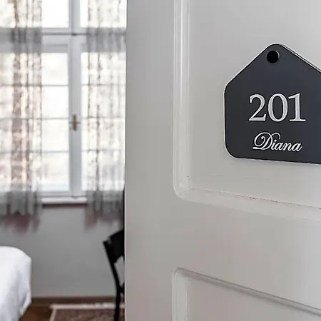 London Hotel 3*