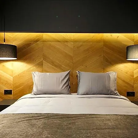 London 3*